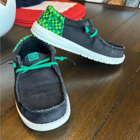 Hey Dude Wally Funk Boys Gaming Shoes - Picture 2 of 7